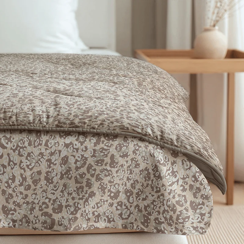 Zelesta Comfort Design Bettdecke – Sand Panther