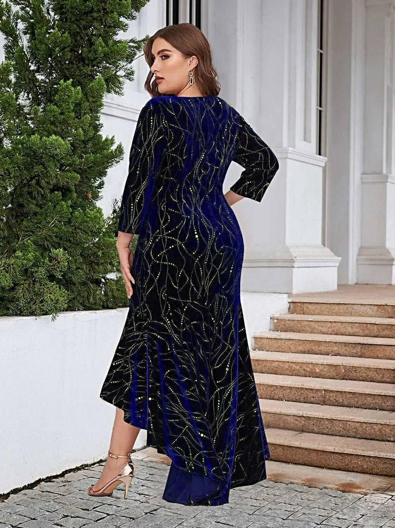 Jurk met ruches in grote maat, asymmetrische zoom, elegante stretchpasvorm en 3/4 mouwen.