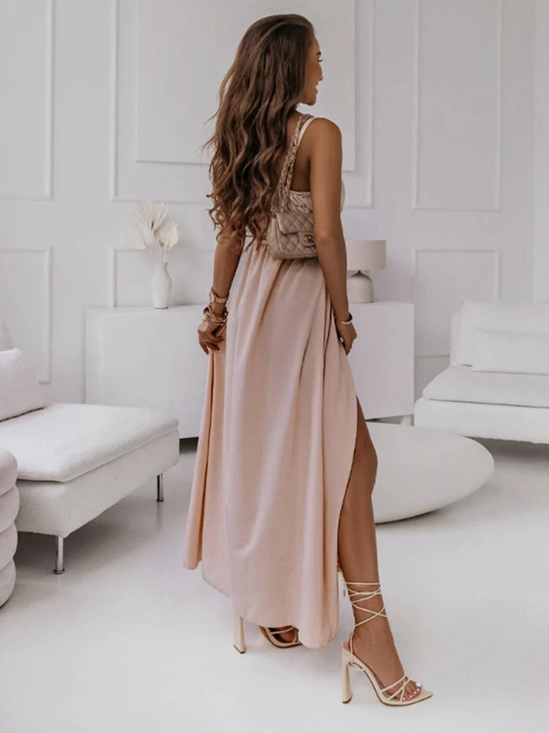 Elegante mouwloze midi-jurk met overslag en strikceintuur in ondoorzichtige polyesterstof.