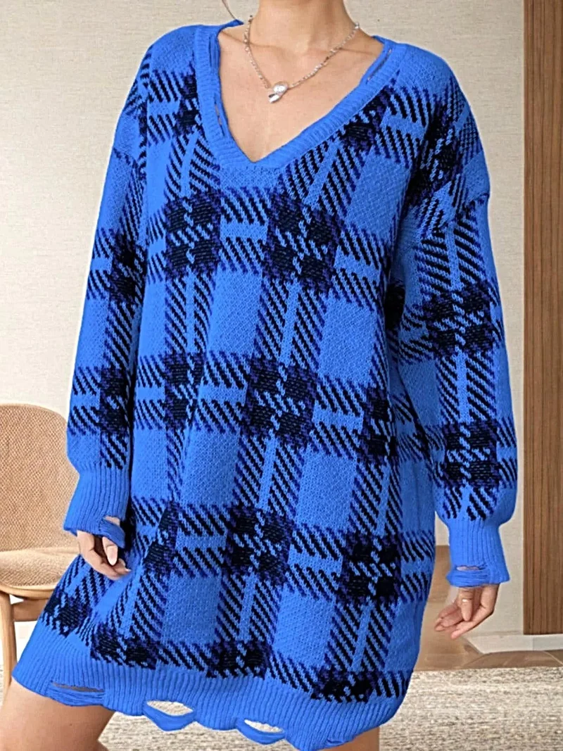 Elegante, ietwat verweerde geruite sweaterjurk met V-hals, lange mouwen en een one-size pasvorm.