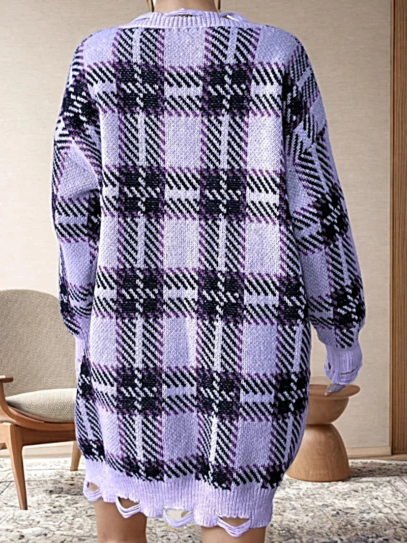 Elegante, ietwat verweerde geruite sweaterjurk met V-hals, lange mouwen en een one-size pasvorm.