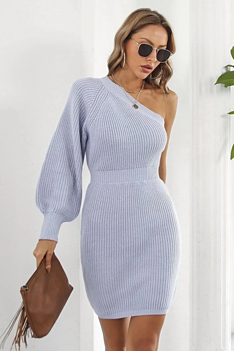 Geribbelde sweaterjurk met één schouder en lange raglanmouwen, mini-taillemodel