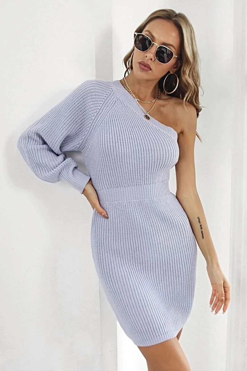 Geribbelde sweaterjurk met één schouder en lange raglanmouwen, mini-taillemodel