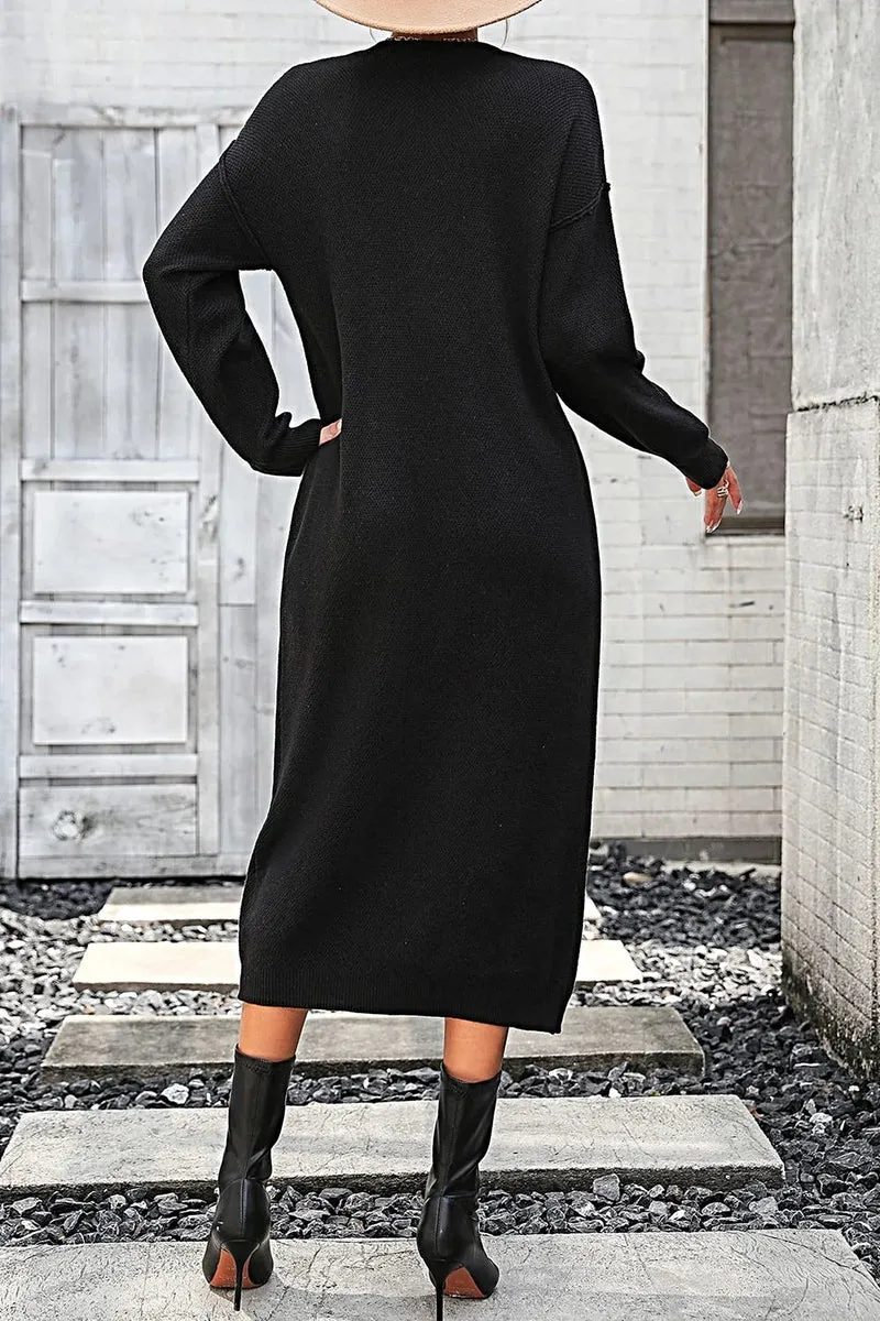 Effen midi-jurk met inkeping in de hals, knoopsluiting, verlaagde schouders en lange mouwen.