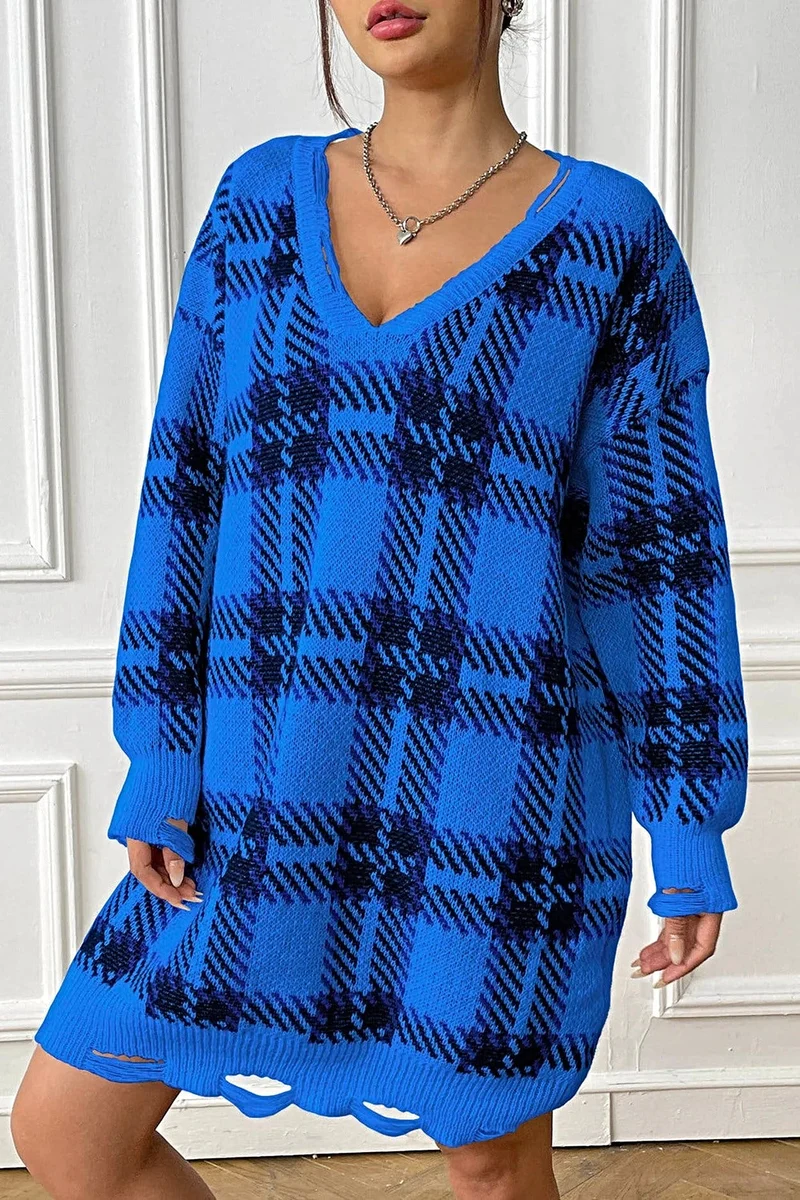 Geruite sweaterjurk met V-hals, lange mouwen, comfortabele pasvorm (one-size) en lichte stretch.
