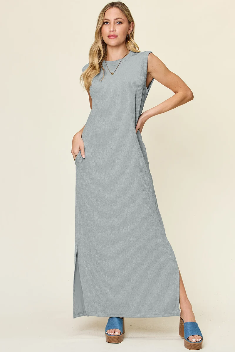 Double Take Full Size Textuur Mock Neck Mouwloze Maxi-jurk