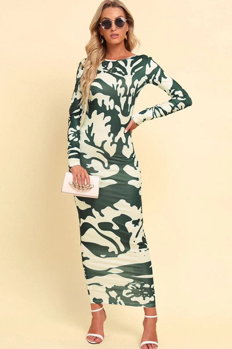 Stijlvolle maxi-jurk met open rug, lange mouwen en camouflageprint - Casual elegantie