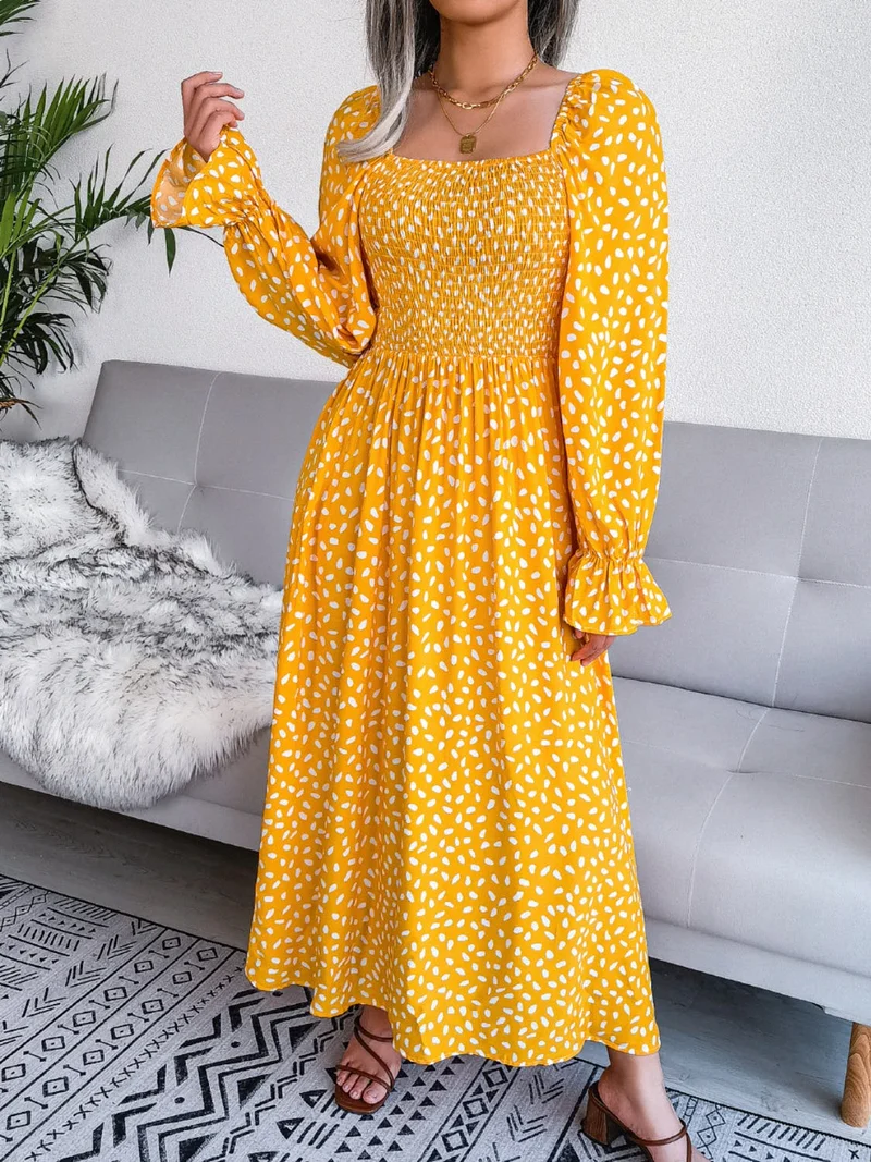 Elegante jurk met vierkante halslijn en ruchesmouwen - 100% polyester, ondoorzichtig ontwerp