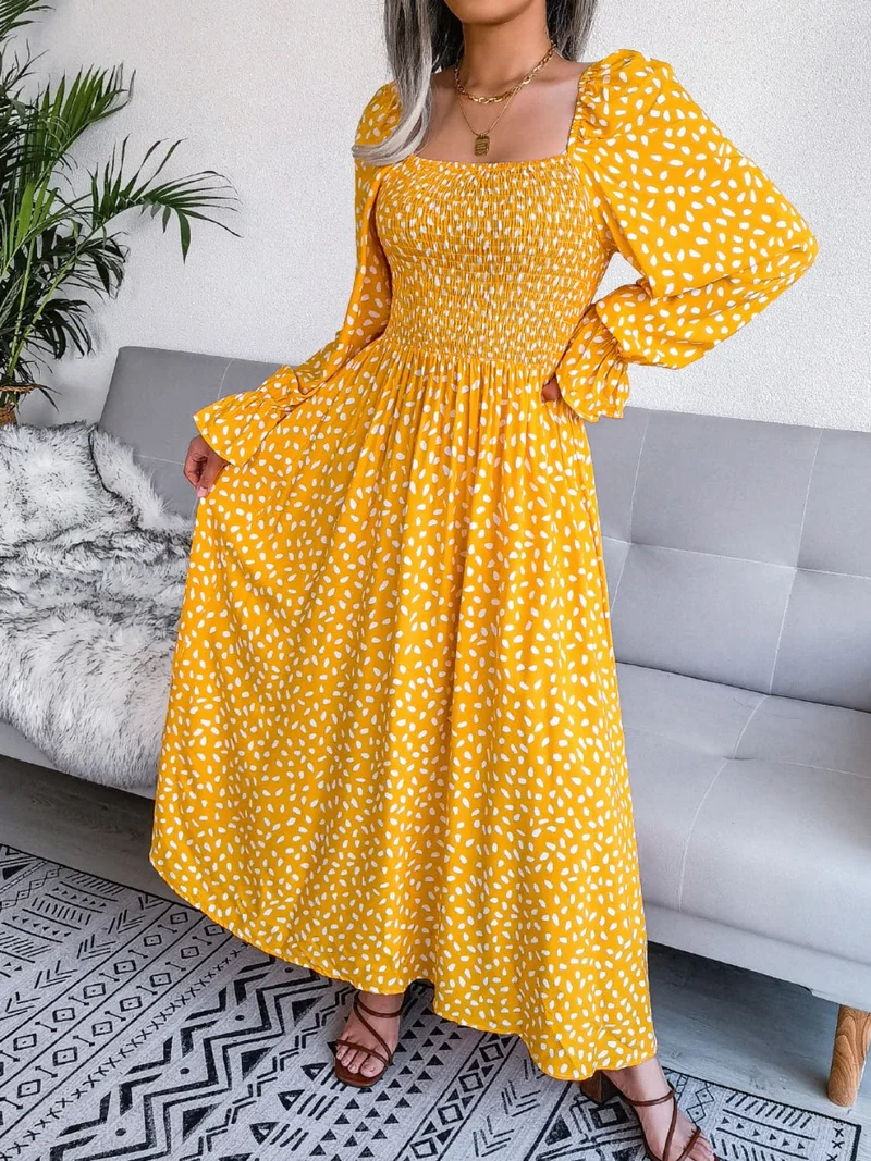 Elegante jurk met vierkante halslijn en ruchesmouwen - 100% polyester, ondoorzichtig ontwerp