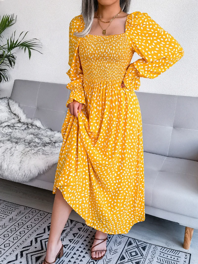 Elegante jurk met vierkante halslijn en ruchesmouwen - 100% polyester, ondoorzichtig ontwerp