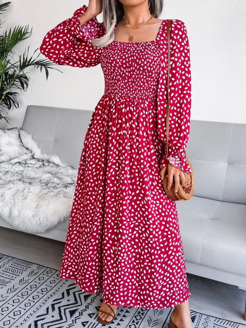 Elegante jurk met vierkante halslijn en ruchesmouwen - 100% polyester, ondoorzichtig ontwerp