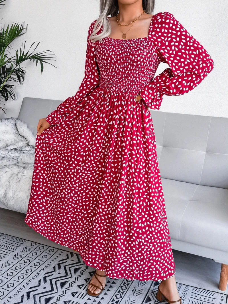 Elegante jurk met vierkante halslijn en ruchesmouwen - 100% polyester, ondoorzichtig ontwerp
