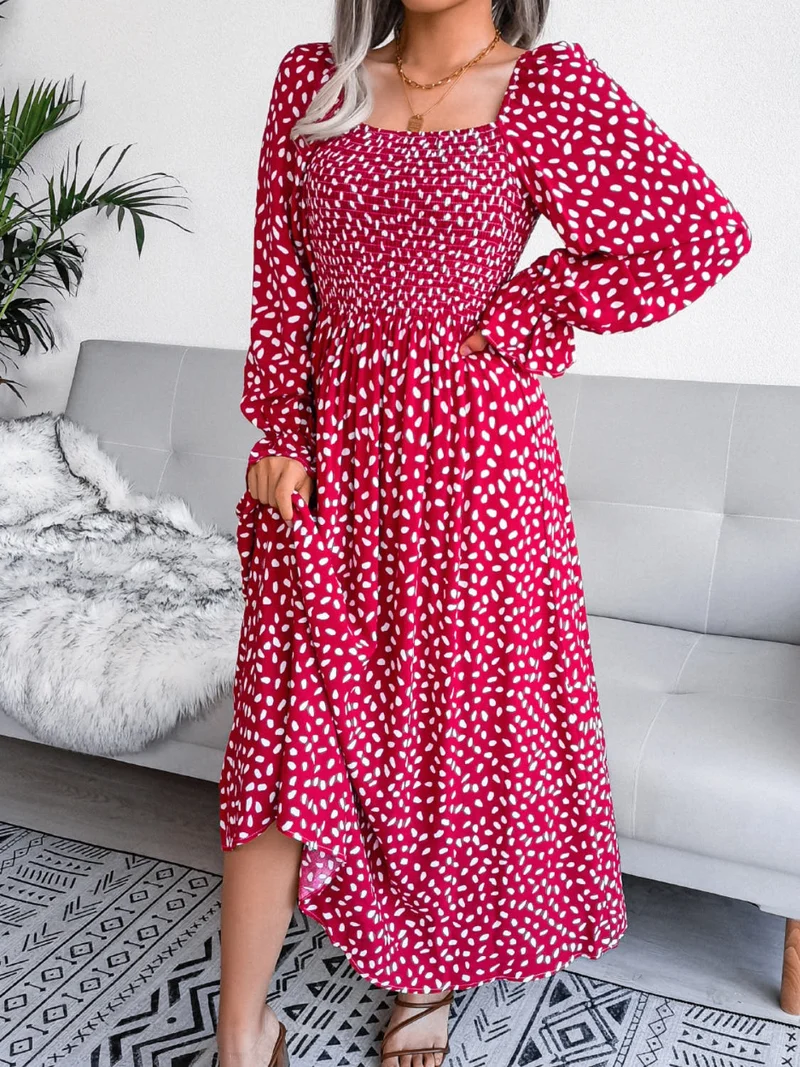 Elegante jurk met vierkante halslijn en ruchesmouwen - 100% polyester, ondoorzichtig ontwerp