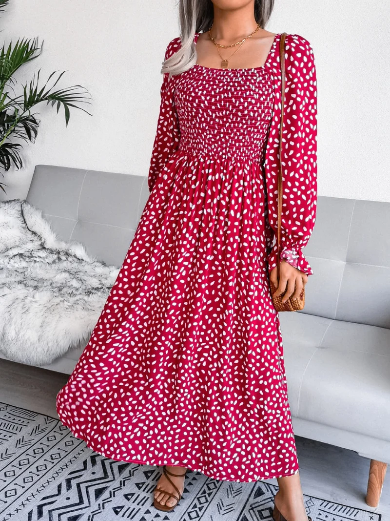 Elegante jurk met vierkante halslijn en ruchesmouwen - 100% polyester, ondoorzichtig ontwerp