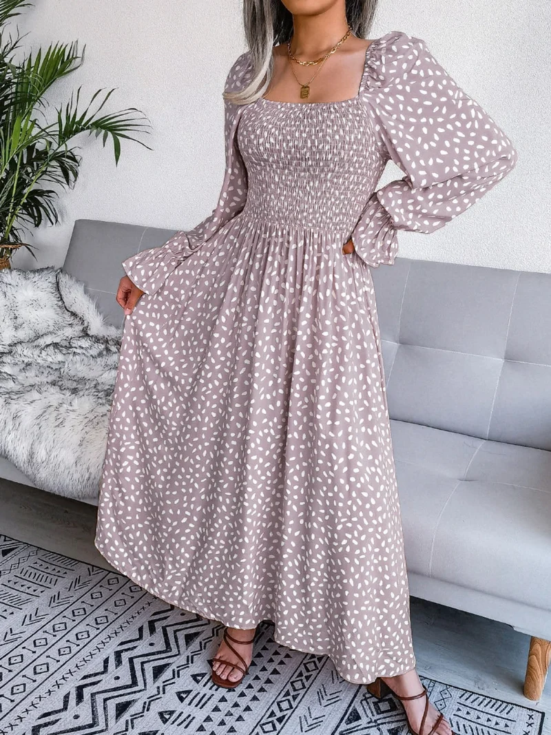 Elegante jurk met vierkante halslijn en ruchesmouwen - 100% polyester, ondoorzichtig ontwerp