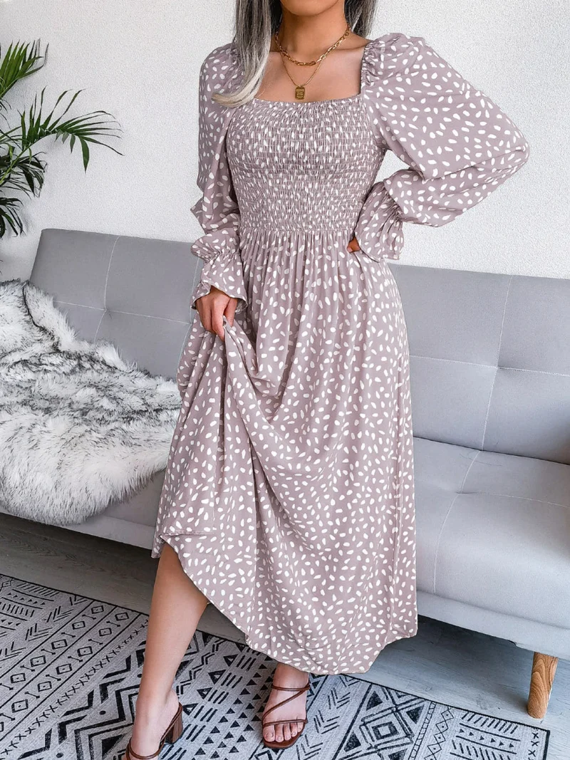Elegante jurk met vierkante halslijn en ruchesmouwen - 100% polyester, ondoorzichtig ontwerp