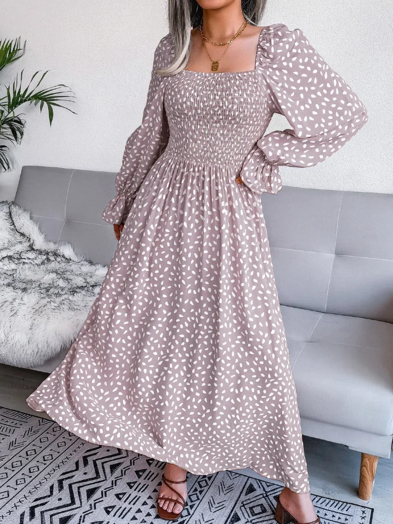 Elegante jurk met vierkante halslijn en ruchesmouwen - 100% polyester, ondoorzichtig ontwerp