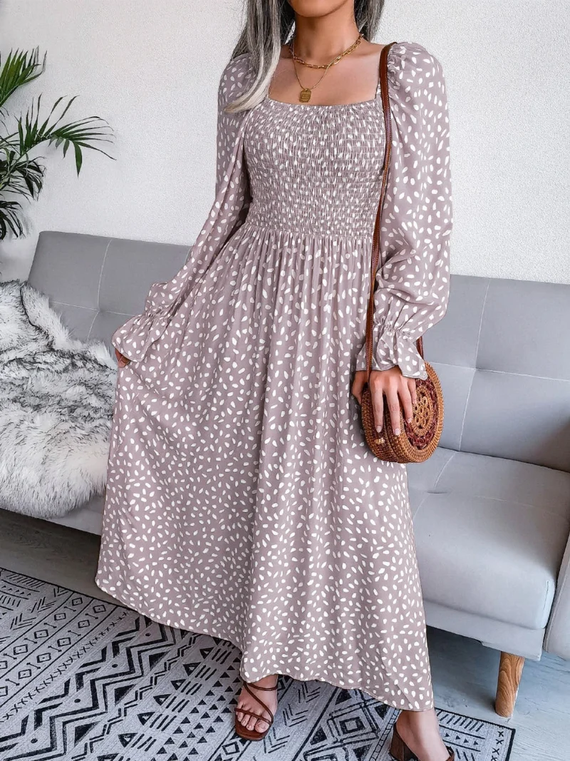 Elegante jurk met vierkante halslijn en ruchesmouwen - 100% polyester, ondoorzichtig ontwerp