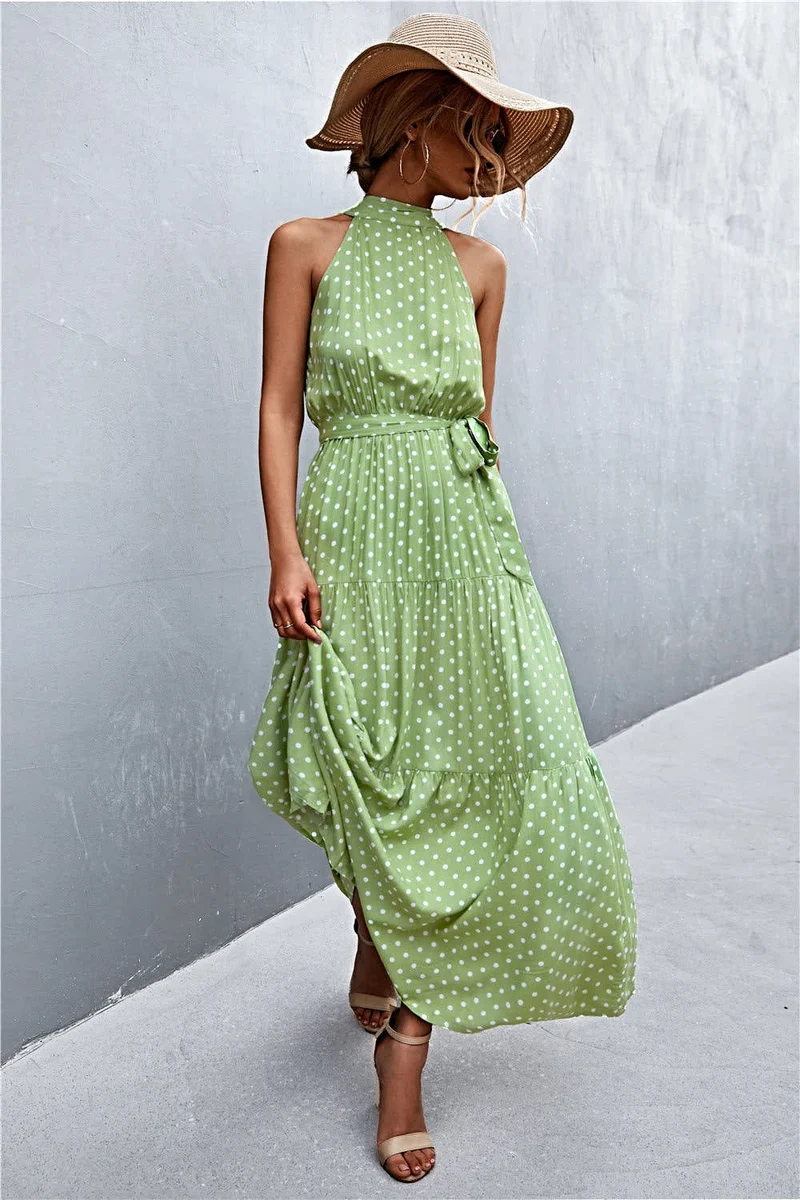 Griekse maxi-jurk met print, strikceintuur, mouwloos ontwerp en stippenpatroon.
