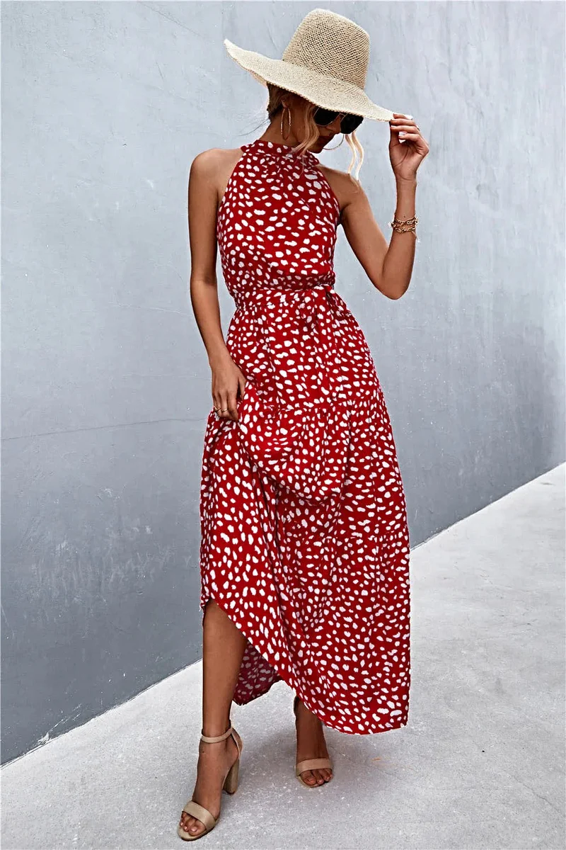 Griekse maxi-jurk met print, strikceintuur, mouwloos ontwerp en stippenpatroon.