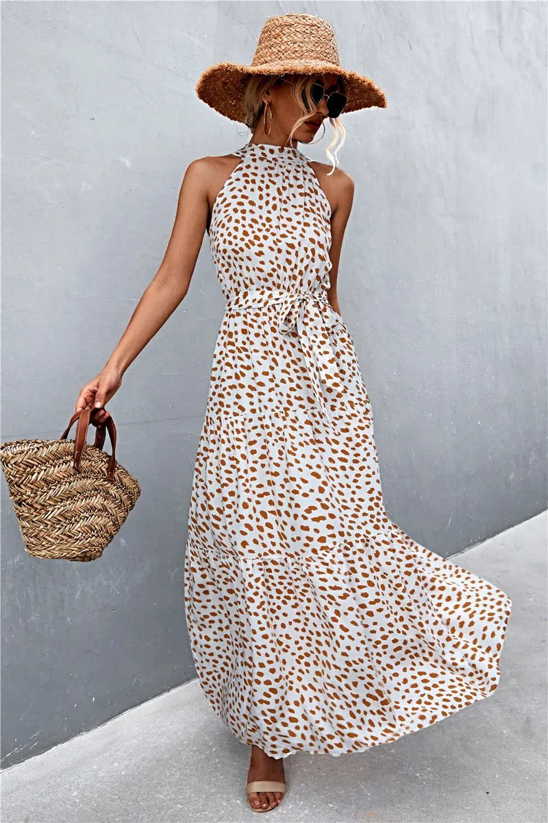 Griekse maxi-jurk met print, strikceintuur, mouwloos ontwerp en stippenpatroon.