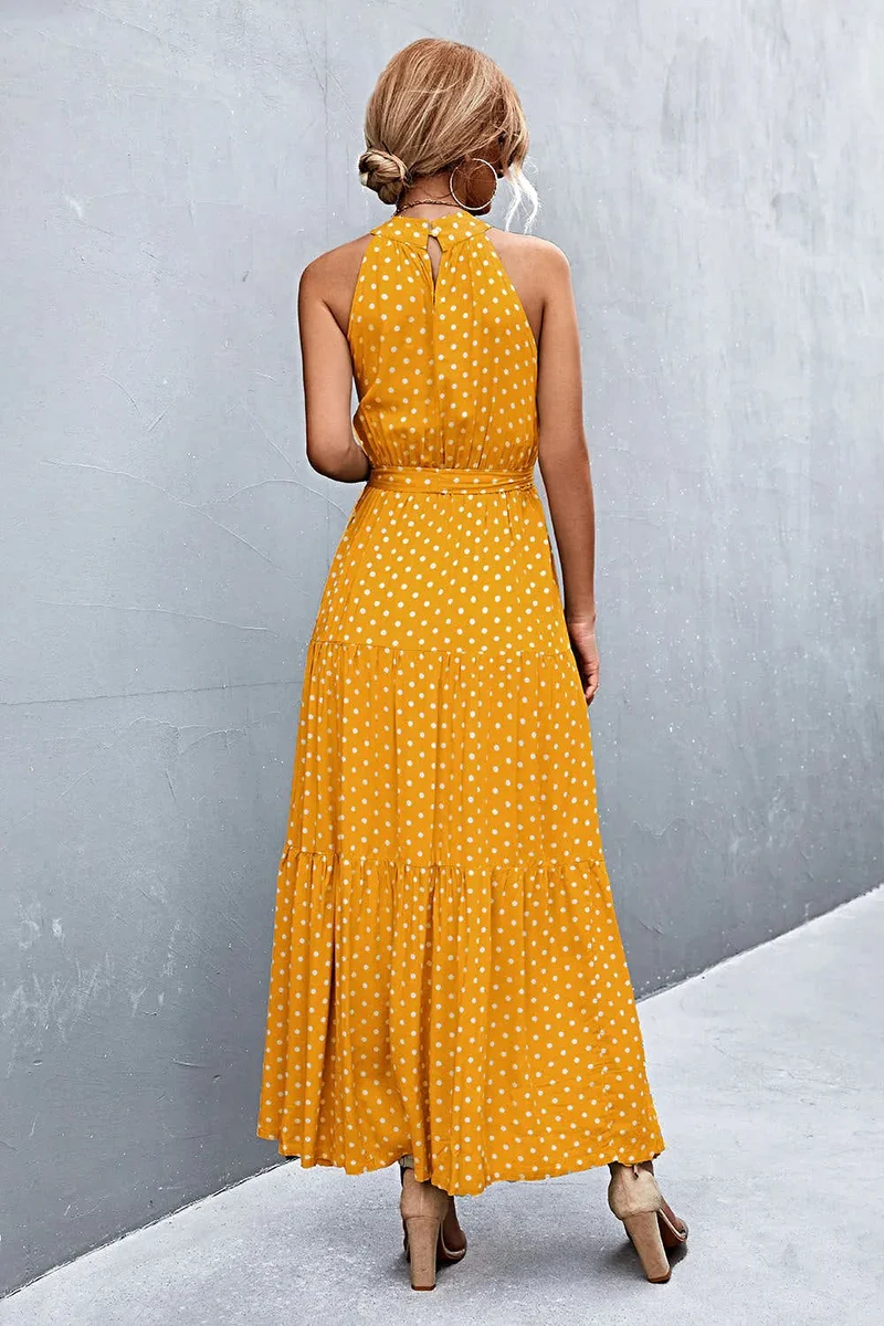Griekse maxi-jurk met print, strikceintuur, mouwloos ontwerp en stippenpatroon.