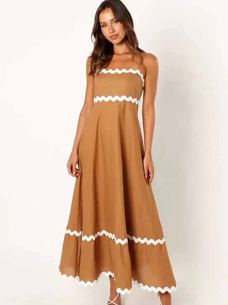 Elegante maxi-jurk met spaghettibandjes in luxe, ondoorzichtige stof – perfect voor zomerse evenementen.