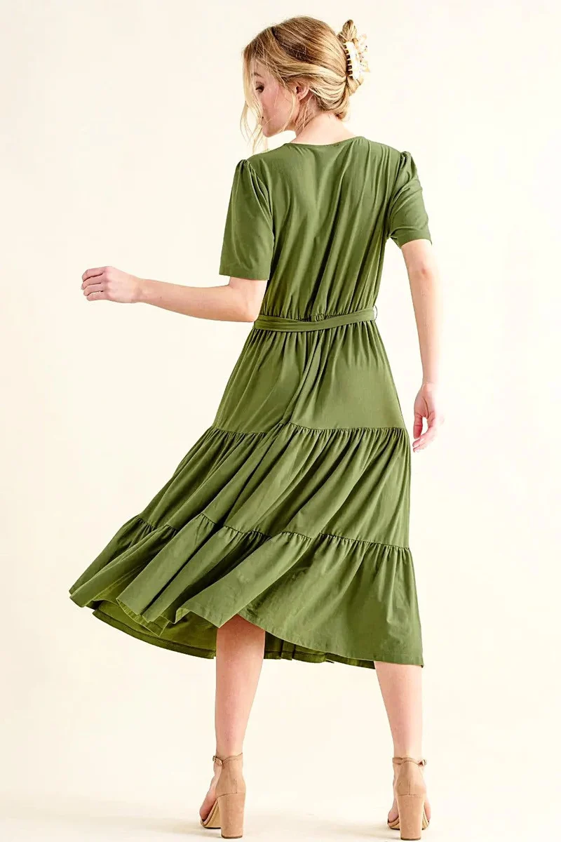 Zachte jurk met korte mouwen - Gelaagde midi-stijl met een flatterend silhouet voor moeiteloze elegantie