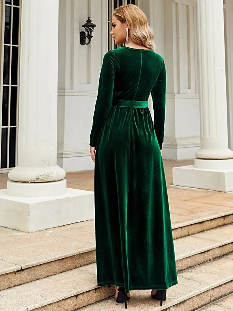 Elegante maxi-jurk met lange mouwen en strik aan de voorkant, gemaakt van ondoorzichtig polyester – comfortabel en stijlvol.