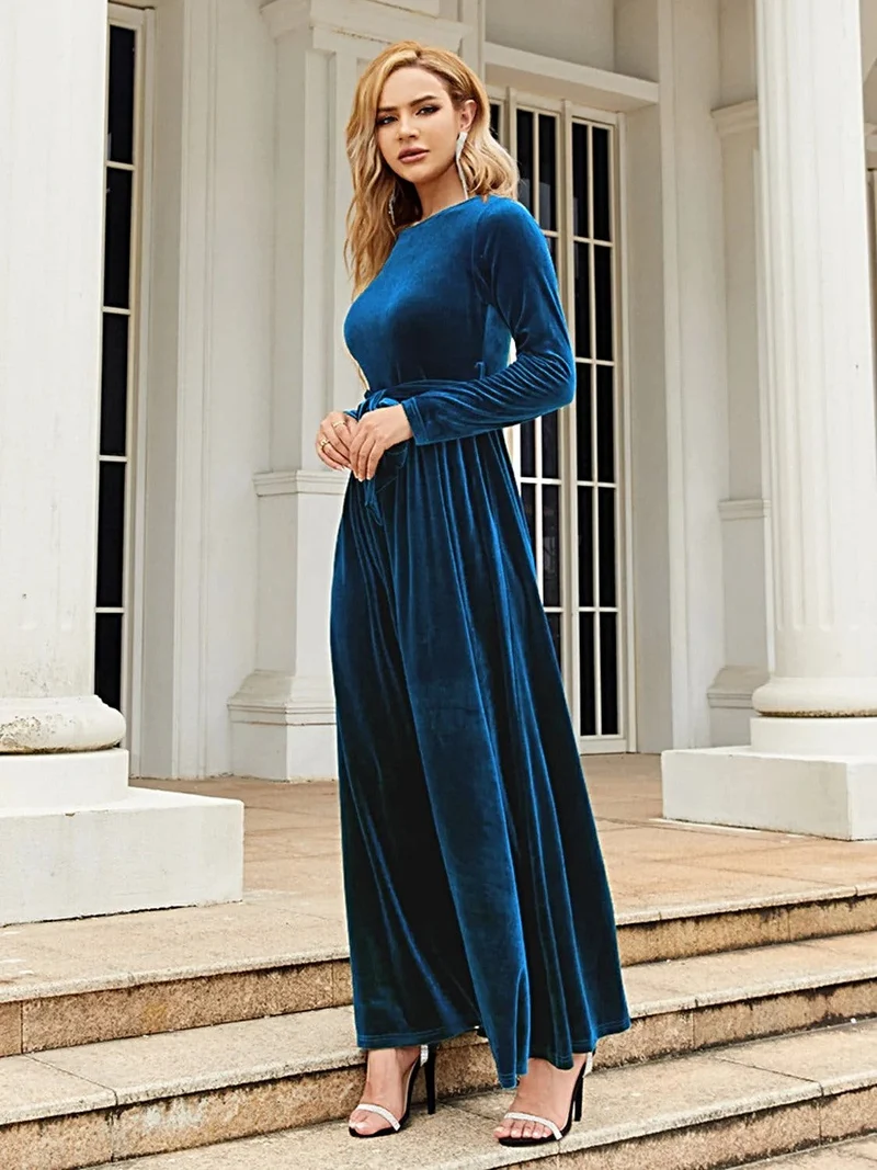 Elegante maxi-jurk met lange mouwen en strik aan de voorkant, gemaakt van ondoorzichtig polyester – comfortabel en stijlvol.