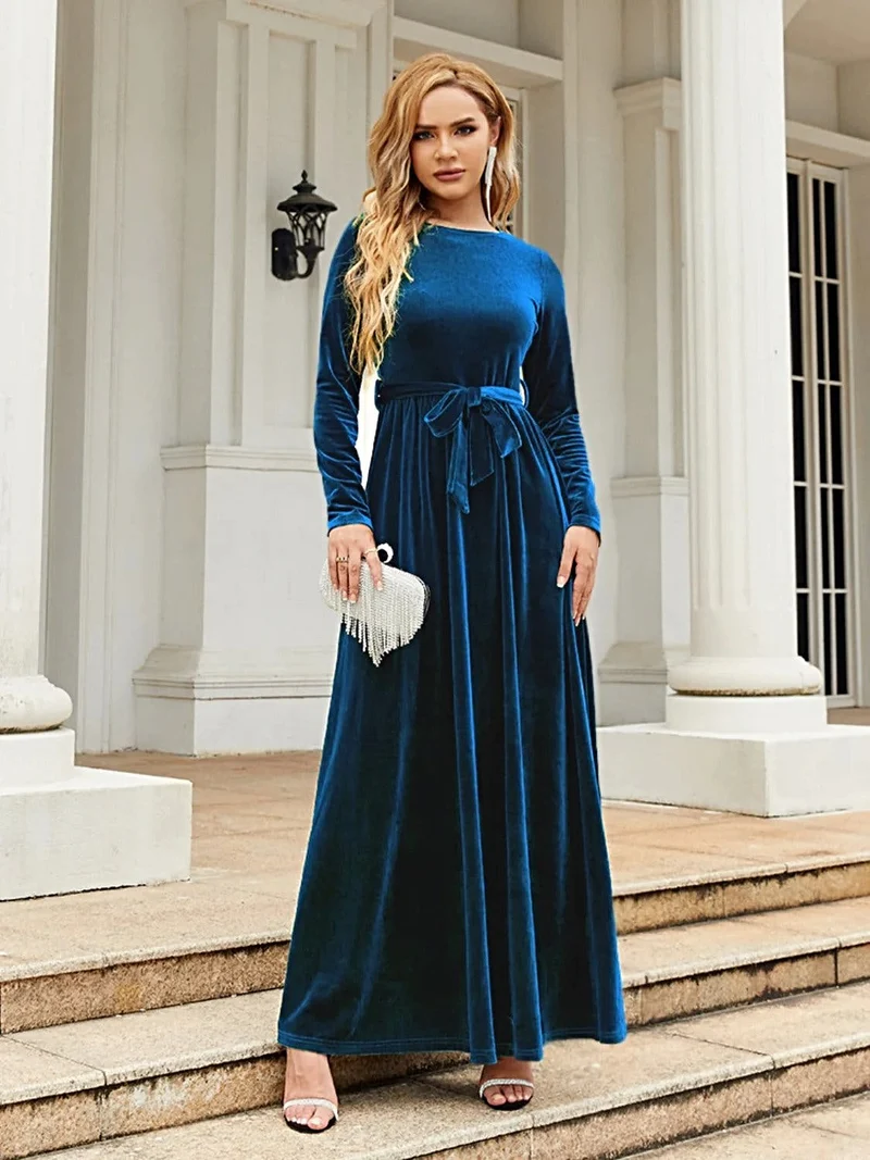 Elegante maxi-jurk met lange mouwen en strik aan de voorkant, gemaakt van ondoorzichtig polyester – comfortabel en stijlvol.