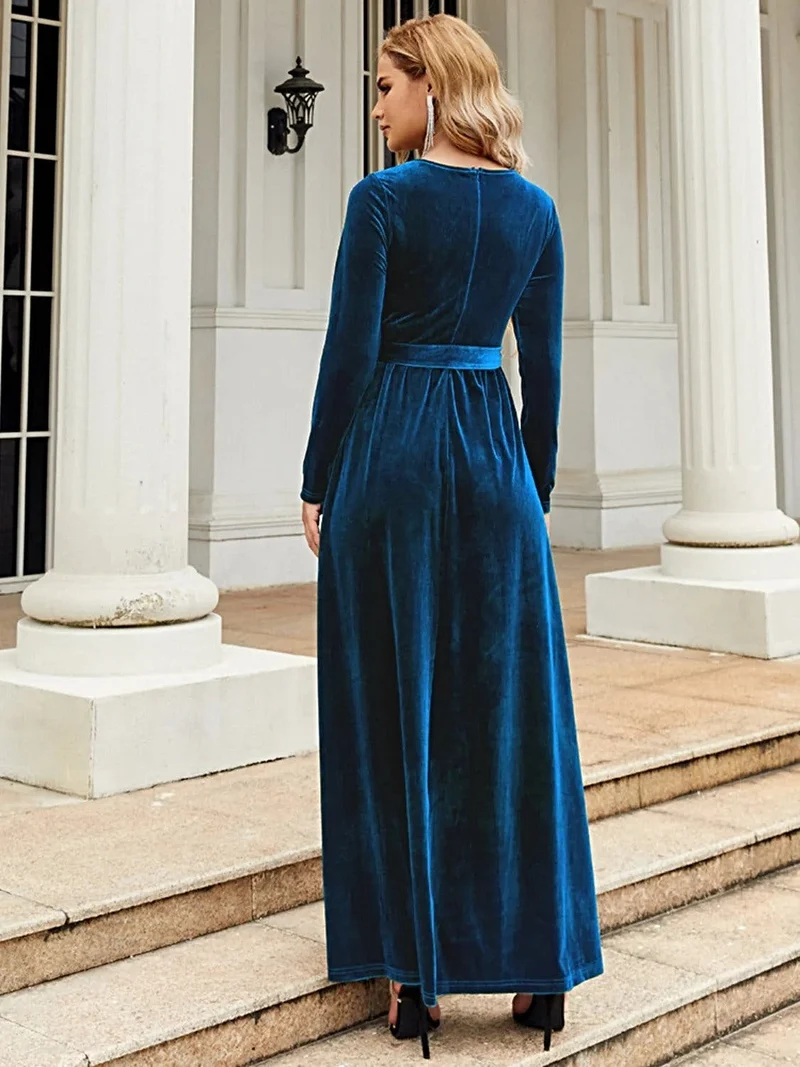 Elegante maxi-jurk met lange mouwen en strik aan de voorkant, gemaakt van ondoorzichtig polyester – comfortabel en stijlvol.