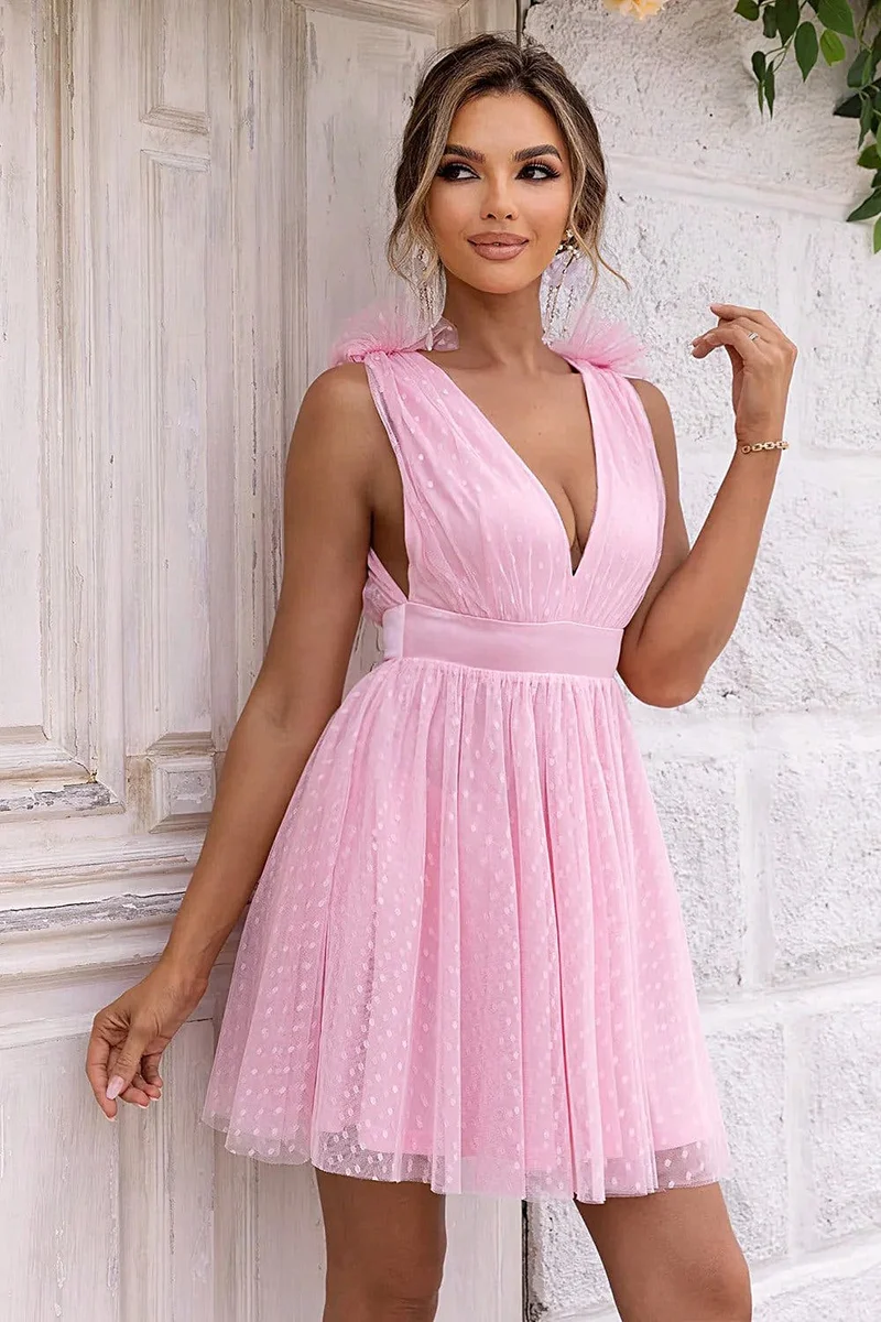 Elegante mouwloze meshjurk met open rug, kanten details en gevoerd lijfje - 100% polyester