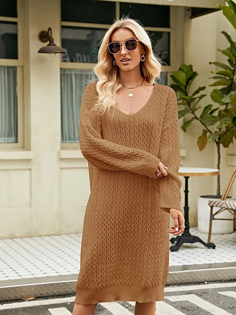 Trui-jurk met V-hals en lange mouwen - Elegante, comfortabele jurk van 100% polyester.