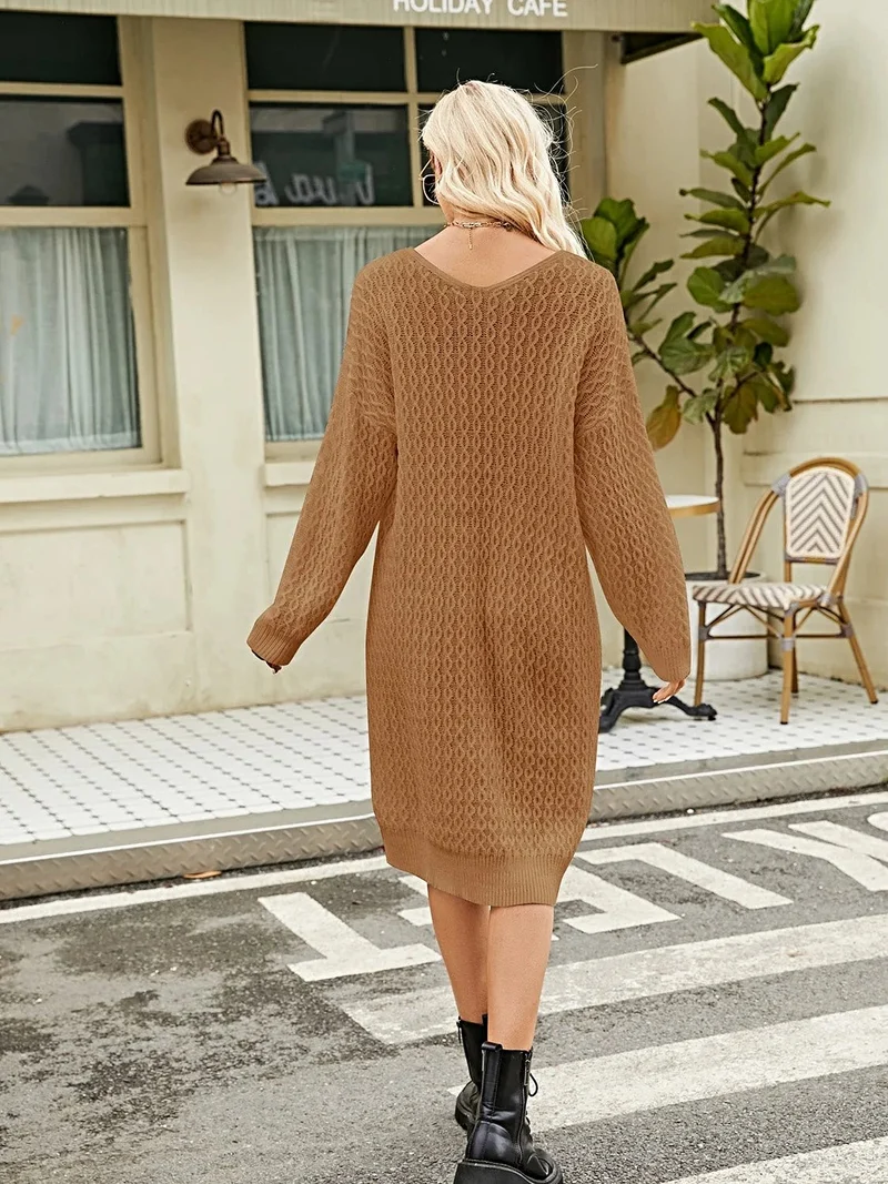 Trui-jurk met V-hals en lange mouwen - Elegante, comfortabele jurk van 100% polyester.