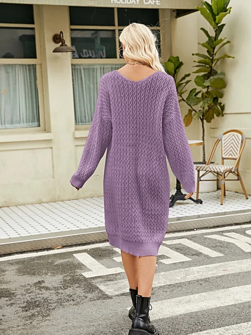 Trui-jurk met V-hals en lange mouwen - Elegante, comfortabele jurk van 100% polyester.