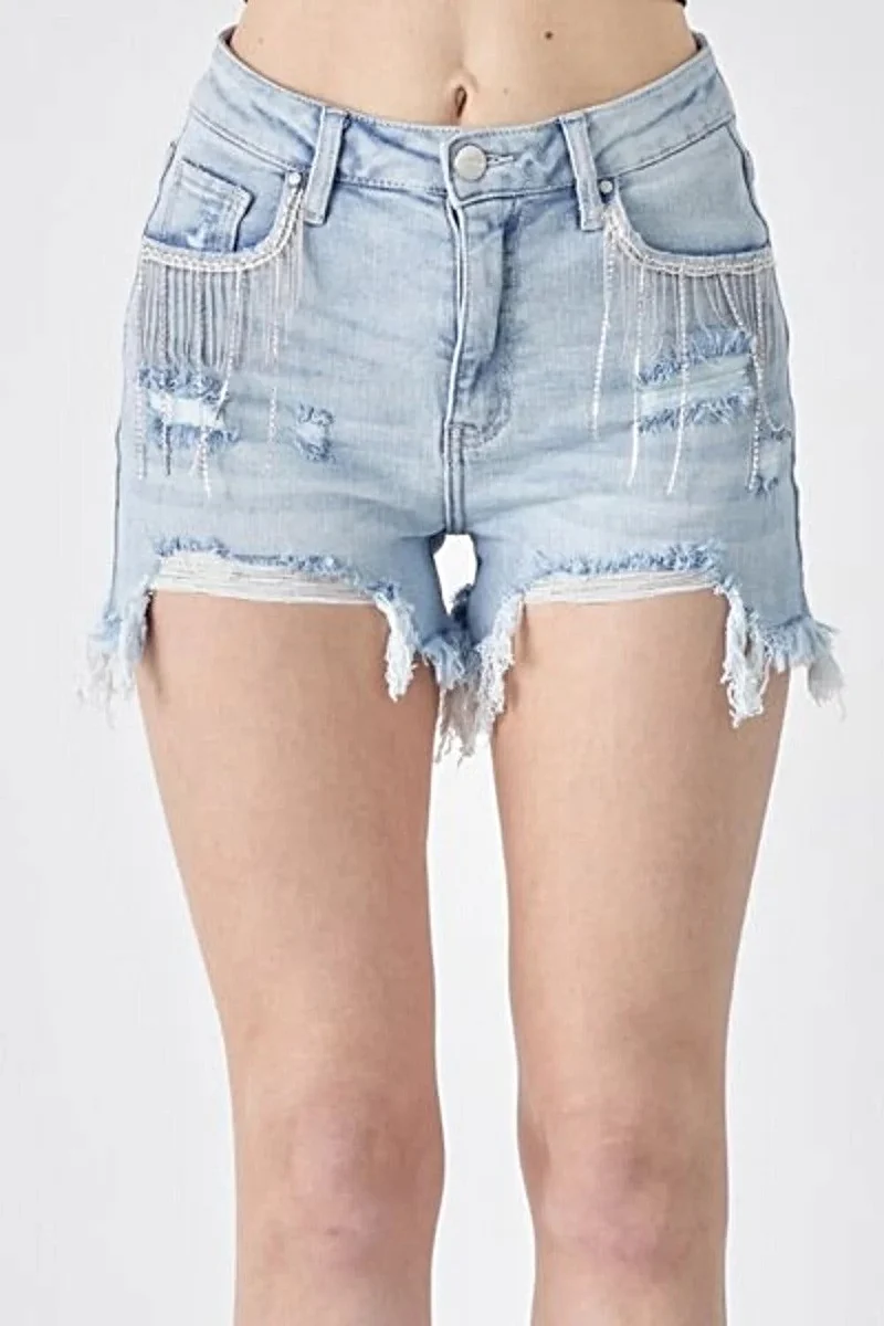 Verfijnde denim shorts met gerafelde zoom en unieke franjes op de zakken voor een trendy look.