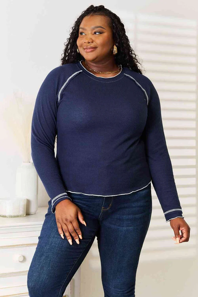 Luxe casual overhemd met ronde hals en lange raglanmouwen - een comfortabel en veelzijdig basisstuk.