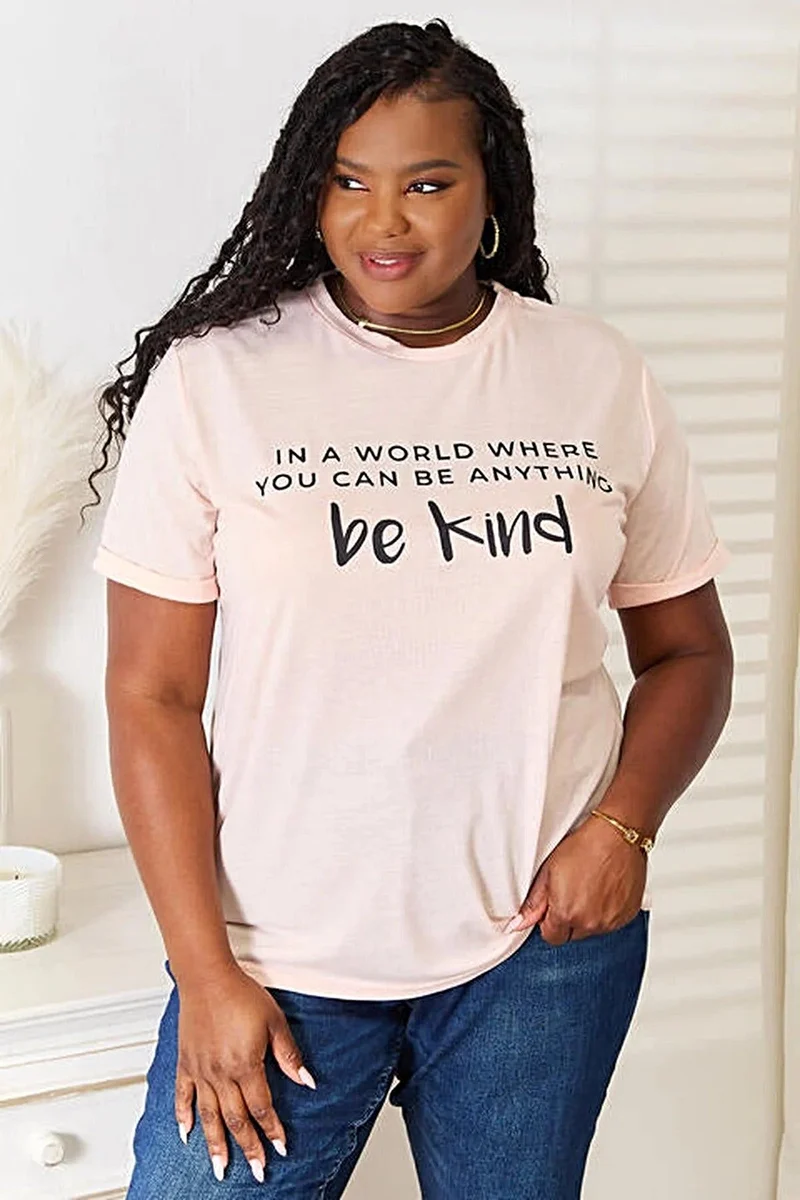 Trendy grafische T-shirts: Simply Love T-shirt met omslag en slogan, ook verkrijgbaar in grote maten.