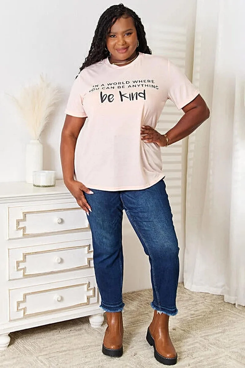 Trendy grafische T-shirts: Simply Love T-shirt met omslag en slogan, ook verkrijgbaar in grote maten.
