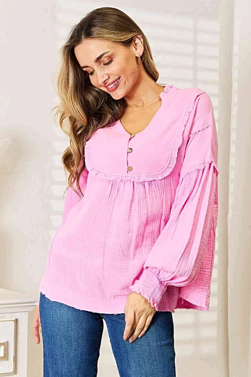 Chique blouse met zichtbare naden en inkeping in de hals, gemaakt van 100% katoen voor moeiteloze elegantie.