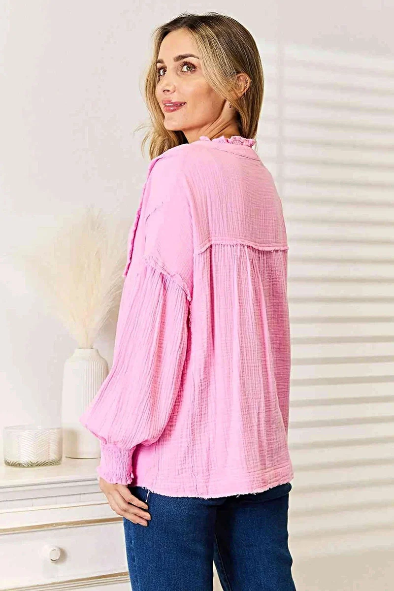 Chique blouse met zichtbare naden en inkeping in de hals, gemaakt van 100% katoen voor moeiteloze elegantie.