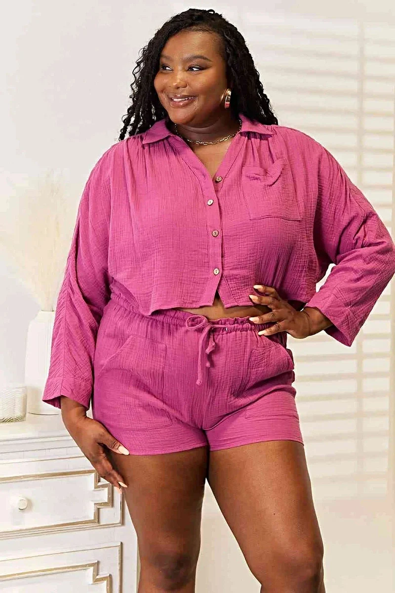 Casual zomeroutfit: 2-delige set bestaande uit een top met lange mouwen en knoopjes en een short voor stijlvol comfort.