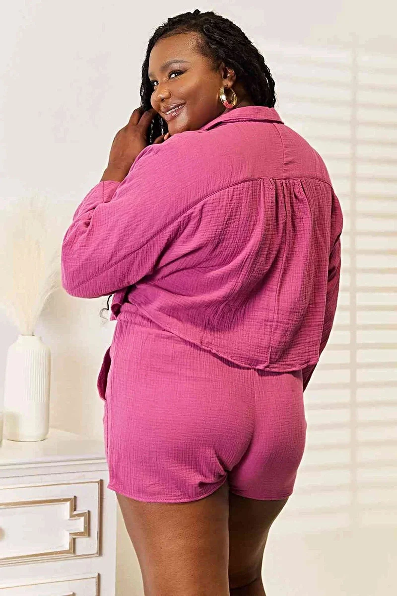 Casual zomeroutfit: 2-delige set bestaande uit een top met lange mouwen en knoopjes en een short voor stijlvol comfort.