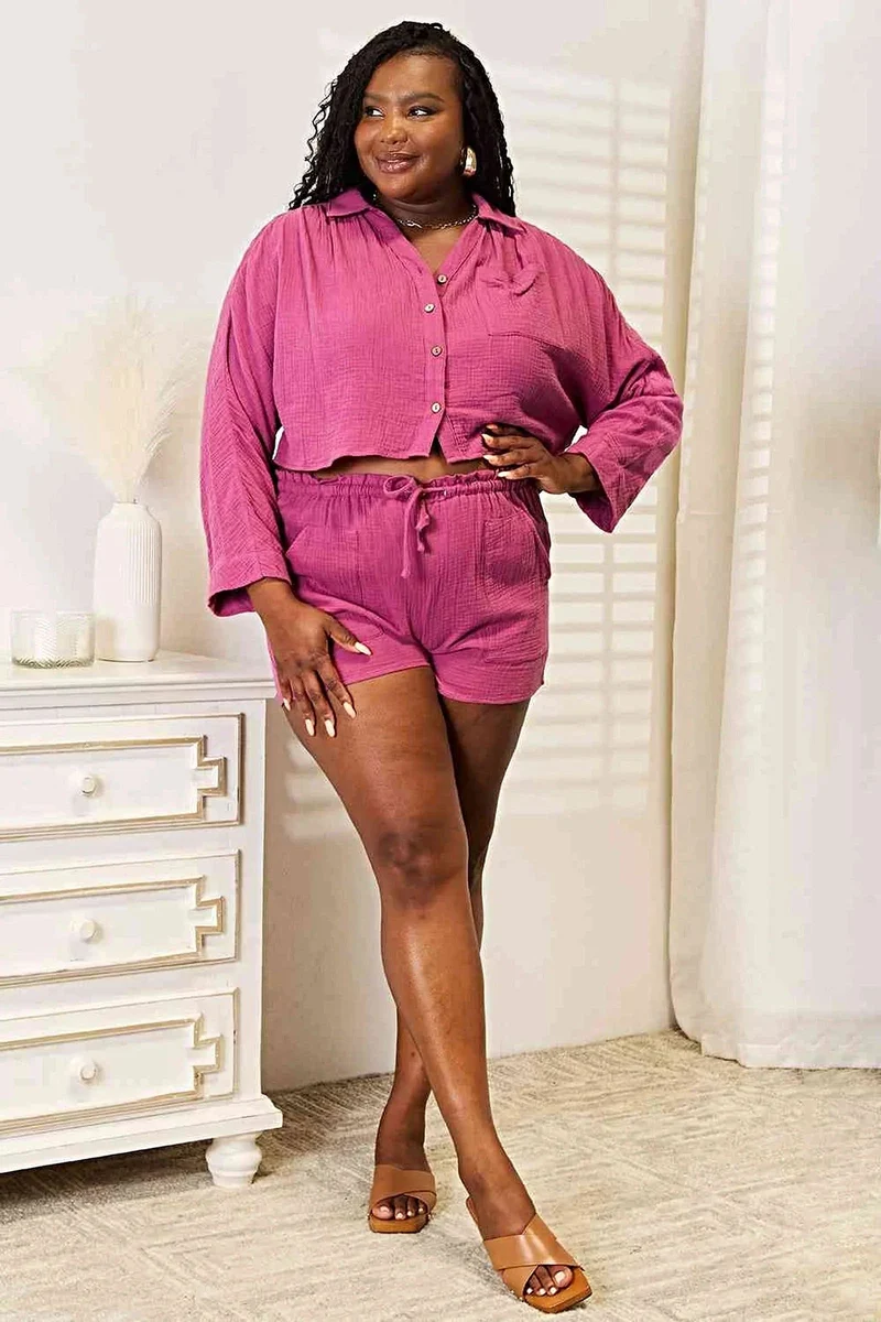 Casual zomeroutfit: 2-delige set bestaande uit een top met lange mouwen en knoopjes en een short voor stijlvol comfort.