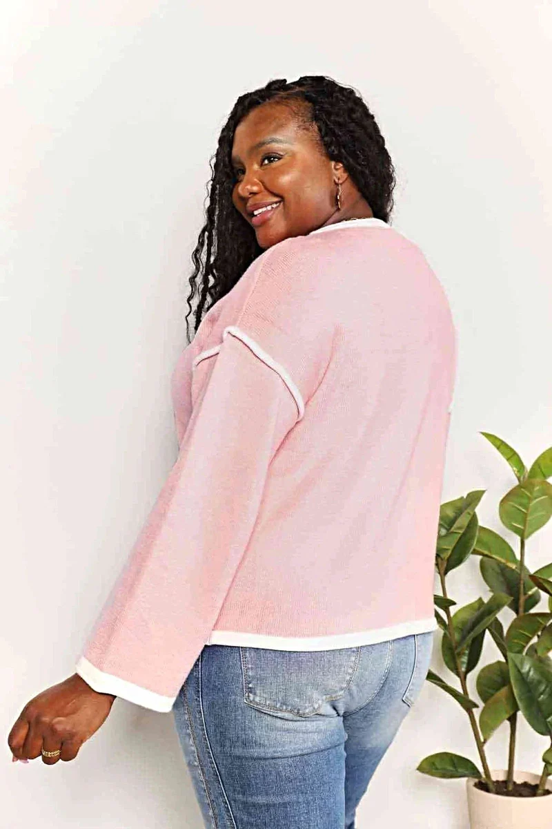Luxe trui met boothals, contrasterende details en verlaagde schouders - stijlvolle gebreide top