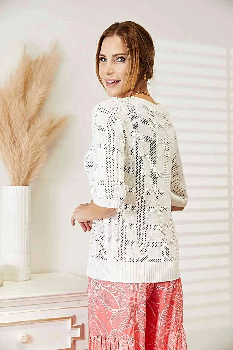 Chique gebreide top met ribbels, ronde hals en halflange mouwen voor een moeiteloze stijl.