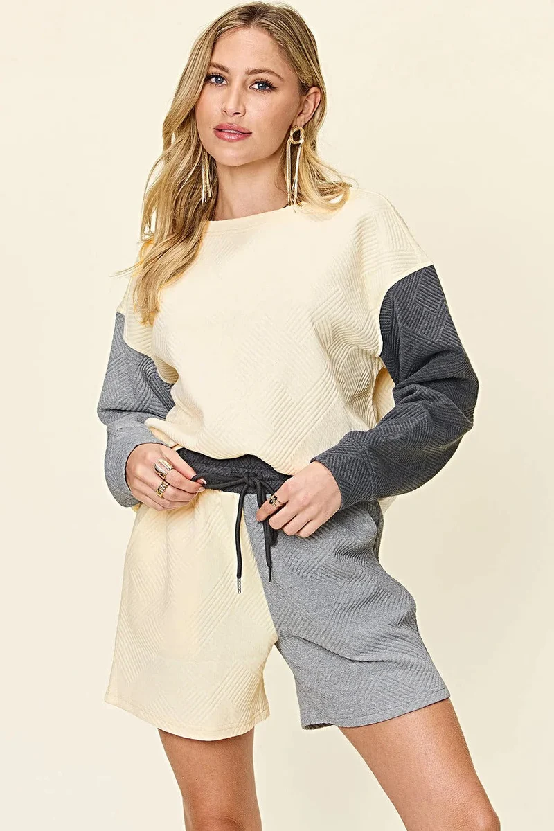 Luxe tweedelige set met short, zakken en top met verlaagde schouders.