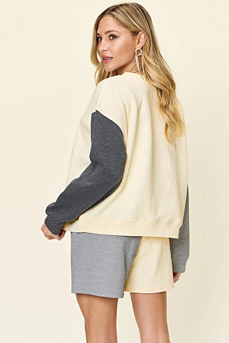 Luxe tweedelige set met short, zakken en top met verlaagde schouders.