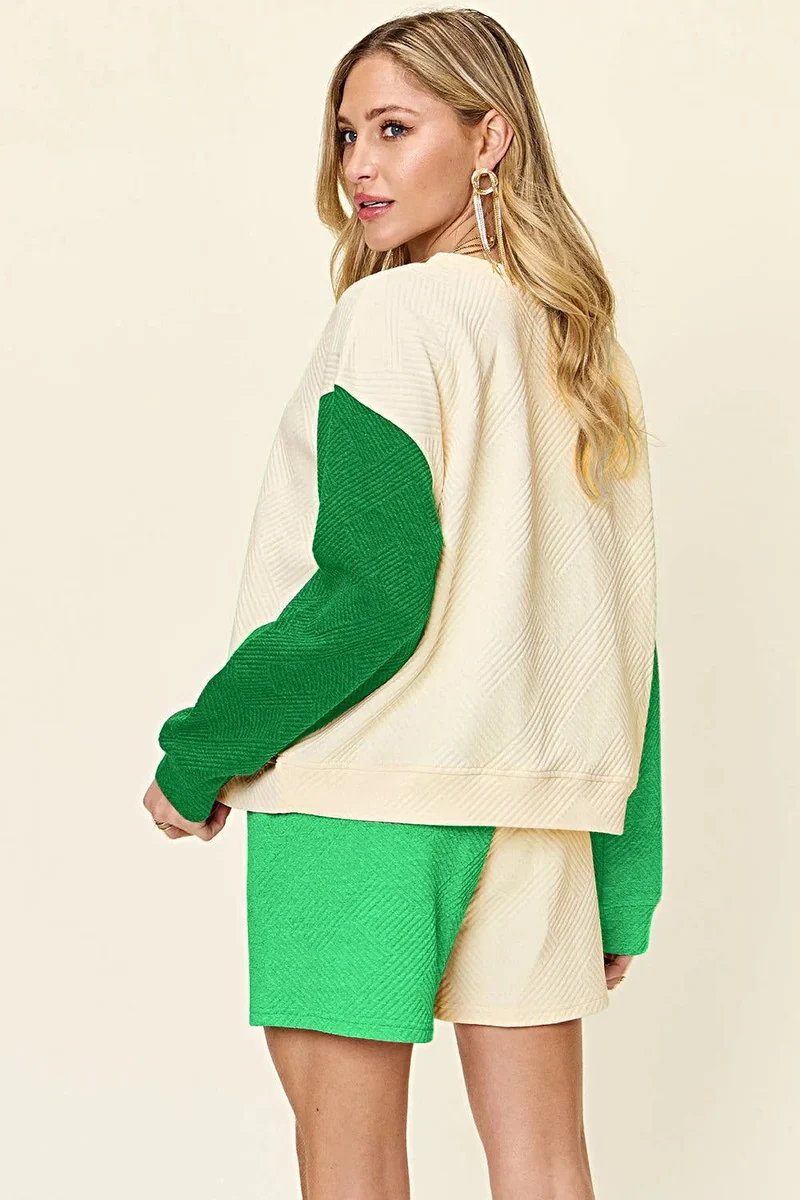 Luxe tweedelige set met short, zakken en top met verlaagde schouders.